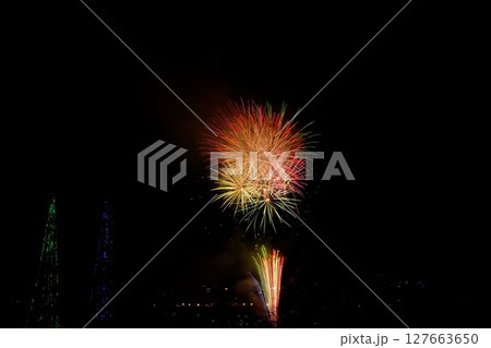 打ち上げ花火とイルミネーション　【相模原市津久井　11月】 127663650