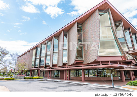 石川県金沢市　晴天の石川県立図書館 127664546