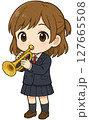 トランペットを吹く制服の女の子 127665508
