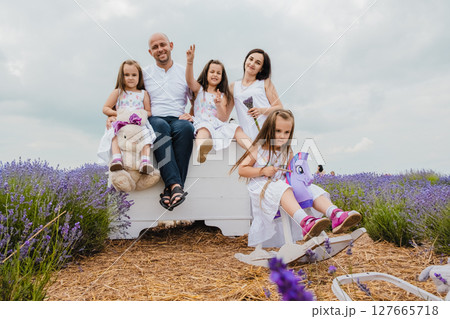 The parents and children relax in the lavender field 127665718