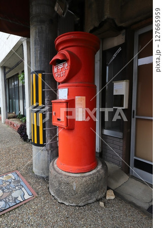 鳥取 倉吉 丸ポストのある風景(カイタ化粧品前) 鳥取 倉吉 丸ポストのある風景(カイタ化粧品前) 127665959