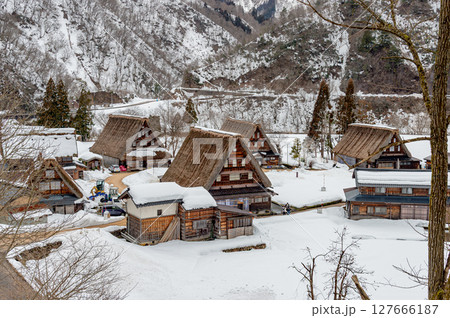 雪景色の菅沼合掌造り集落 雪景色の菅沼合掌造り集落 127666187