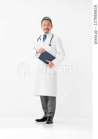 白衣の男性 白衣の男性 127666616