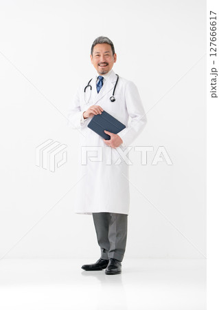 白衣の男性 白衣の男性 127666617