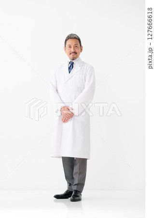 白衣の男性 白衣の男性 127666618