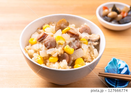 新たまねぎとコーンの炊き込みご飯 127666774