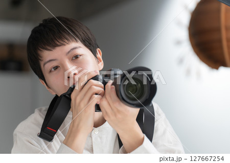 フォトグラファー 撮影 スタジオ フォトグラファー 撮影 スタジオ 127667254