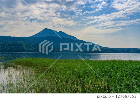 阿寒湖と雄阿寒岳 127667555