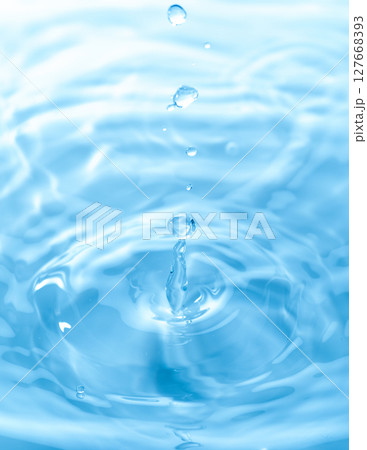 水しぶきのアクションショット 127668393