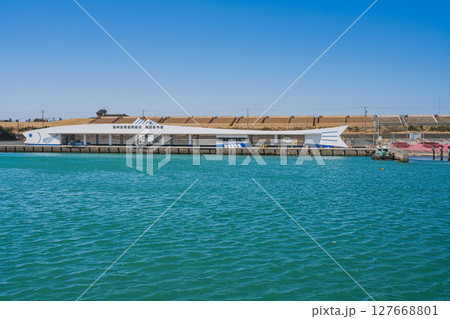 福田漁港にある遠州漁業協同組合　魚市場の風景(静岡県) 127668801