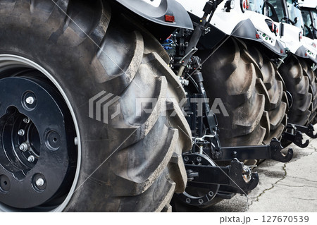Wheels of tractor agricultural machines 127670539