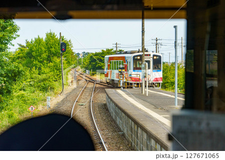 新緑の中を走る三陸鉄道 127671065