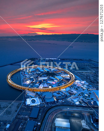 大阪・関西万博の夕焼け 大阪・関西万博の夕焼け 127671203