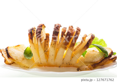Fragrant country potatoes with lard and crust 127671762