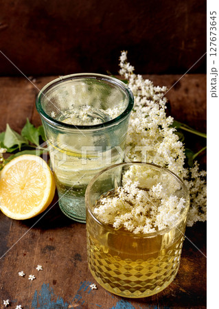 Elderflower Cordial Glasses with Fresh Flowers Elderflower Cordial Glasses with Fresh Flowers 127673645