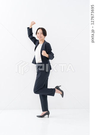 女性　ビジネス	 127673695