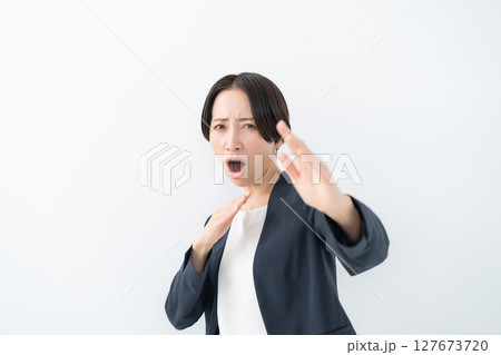 女性　ビジネス	 127673720