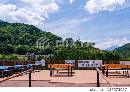 道の駅から望む御岳山と御岳山木曽本宮 道の駅から望む御岳山と御岳山木曽本宮 127673937
