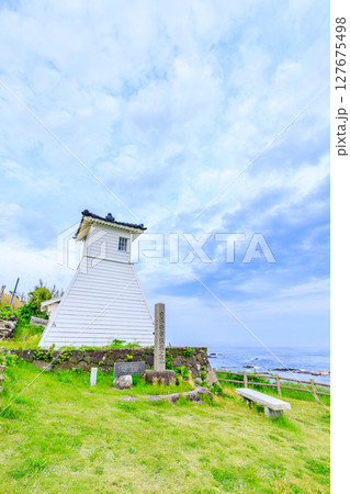 初夏の旧福浦灯台 石川県羽咋郡 初夏の旧福浦灯台 石川県羽咋郡 127675498