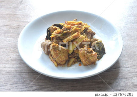 crispy fried slice Chinese pork sausage arranging on plate 127676293