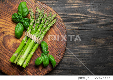 Green asparagus ready to cook 127676377