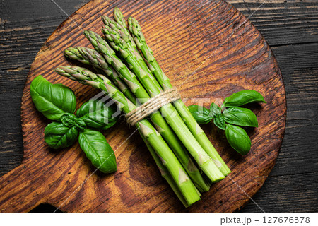Green asparagus ready to cook 127676378
