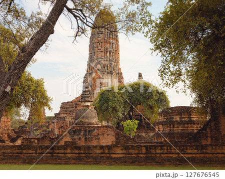Wat Phra Ram Ayutthaya's ancient temple and iconic landmarks, showcasing intricate architecture, historical ruins, and cultural heritage in serene atmosphere of this UNESCO World Heritage site. 127676545