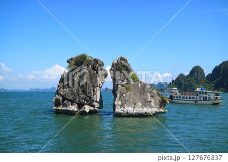 ベトナム　ハロン湾の情景 127676837