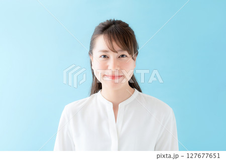 女性のポートレート 127677651