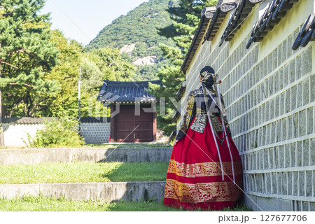 韓服を纏った日本人女性 127677706