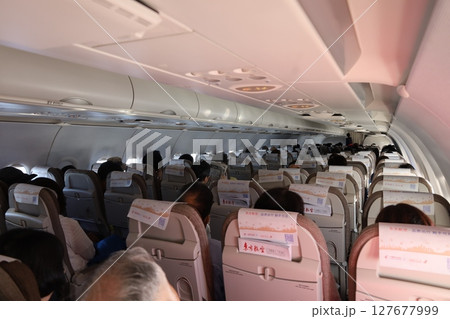 上海行のエアバスA320機内～中国東方航空 127677999