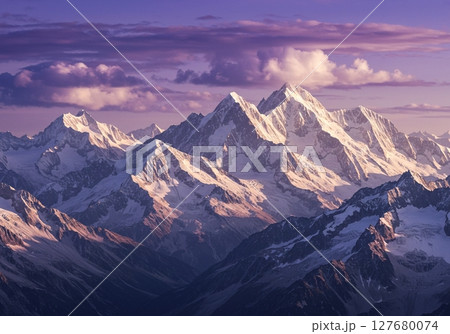 雄大な雪山 127680074