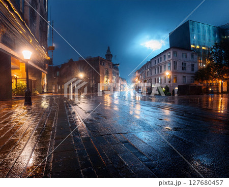 雨が降る夜の町 雨が降る夜の町 127680457