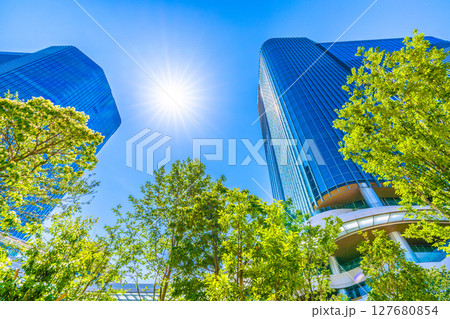 日本の東京都市景観 高輪ゲートウェイ駅前の高輪ゲートウェイシティなどを望む=2025年6月22日 日本の東京都市景観 高輪ゲートウェイ駅前の高輪ゲートウェイシティなどを望む=2025年6月22日 127680854