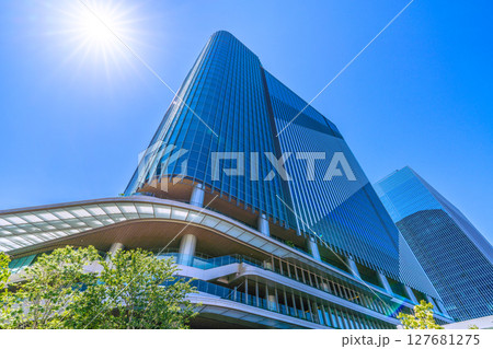 日本の東京都市景観 高輪ゲートウェイ駅前の高輪ゲートウェイシティなどを望む＝2025年6月22日 127681275