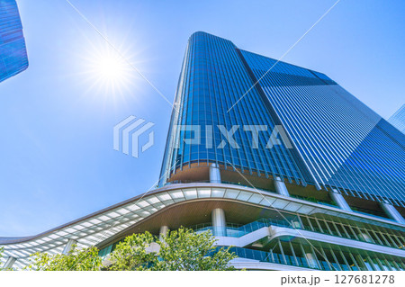 日本の東京都市景観 高輪ゲートウェイ駅前の高輪ゲートウェイシティなどを望む=2025年6月22日 日本の東京都市景観 高輪ゲートウェイ駅前の高輪ゲートウェイシティなどを望む=2025年6月22日 127681278