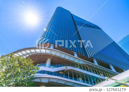 日本の東京都市景観 高輪ゲートウェイ駅前の高輪ゲートウェイシティなどを望む=2025年6月22日 日本の東京都市景観 高輪ゲートウェイ駅前の高輪ゲートウェイシティなどを望む=2025年6月22日 127681279