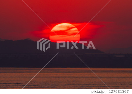《香川県》瀬戸大橋と大海原の夕景 《香川県》瀬戸大橋と大海原の夕景 127681567