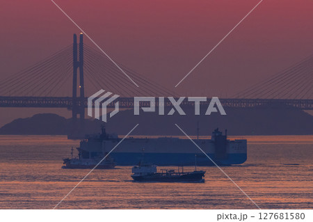 《香川県》瀬戸大橋と大海原の夕景 《香川県》瀬戸大橋と大海原の夕景 127681580