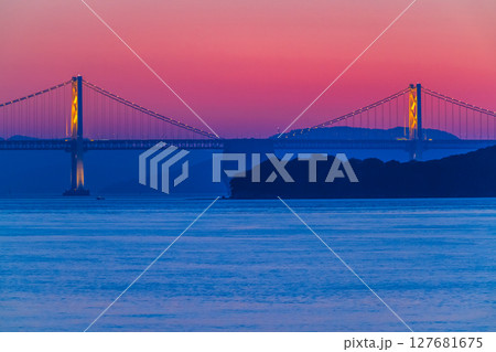 《香川県》瀬戸大橋と大海原の夕景 《香川県》瀬戸大橋と大海原の夕景 127681675