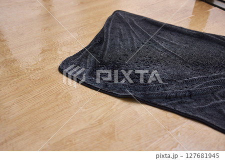 Using a Wet Cleaning Cloth on a Wooden Surface for Effective Maintenance and Care Using a Wet Cleaning Cloth on a Wooden Surface for Effective Maintenance and Care 127681945