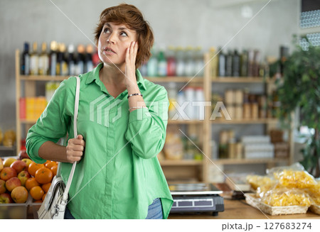 Adult woman buyer forgot what she wanted to buy 127683274