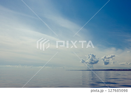 Beautiful seascape evening sea horizon and sky. 127685098