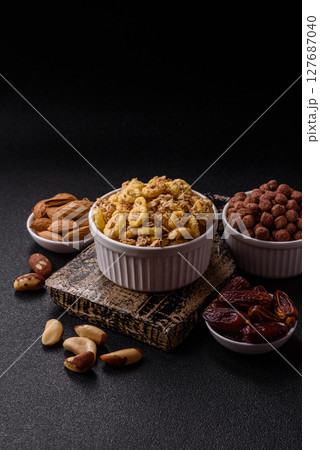 Flakes, chocolate balls and dried fruit for a hearty breakfast 127687040