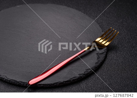 Empty plate with fork, cutlery for dinner table Empty plate with fork, cutlery for dinner table 127687842