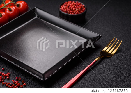 Empty plate with fork, cutlery for dinner table 127687873