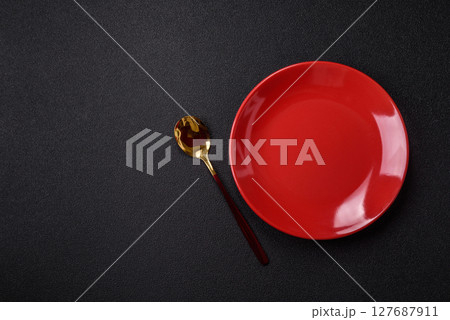 Empty plate with spoon, cutlery for dinner table Empty plate with spoon, cutlery for dinner table 127687911