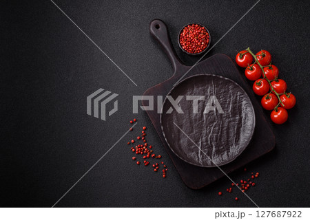 Empty plate with fork, cutlery for dinner table Empty plate with fork, cutlery for dinner table 127687922