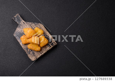 Fried mozzarella or brie cheese with cranberry or raspberry sauce 127689338