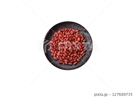 Peanuts or peeled graundnut in a bowl on a white background 127689735